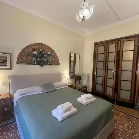 Terrace & 1930s Charm - Vatican Walk