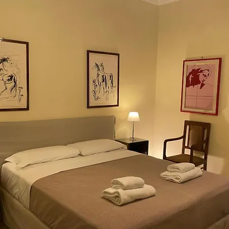 Terrace & 1930s Charm - Vatican Walk 아파트