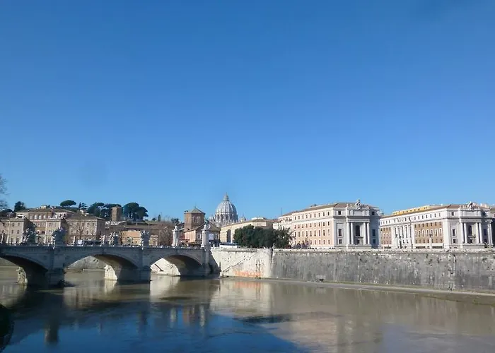 Terrace & 1930s Charm - Vatican Walk 아파트 *