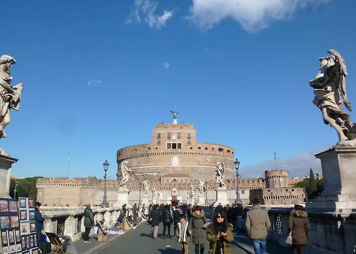 Terrace & 1930s Charm - Vatican Walk 아파트