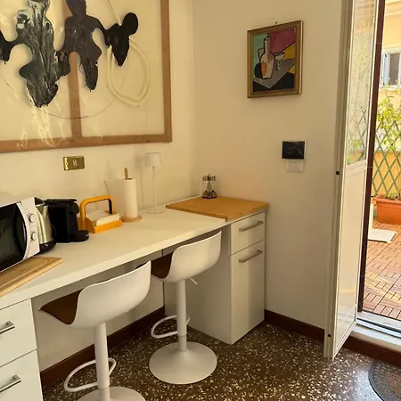 Private Terrace & Antique Decor - 1930S Heritage Apartment Steps From The Vatican
