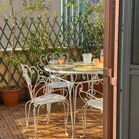 Private Terrace & Antique Decor - 1930S Heritage Apartment Steps From The Vatican Апартаменты