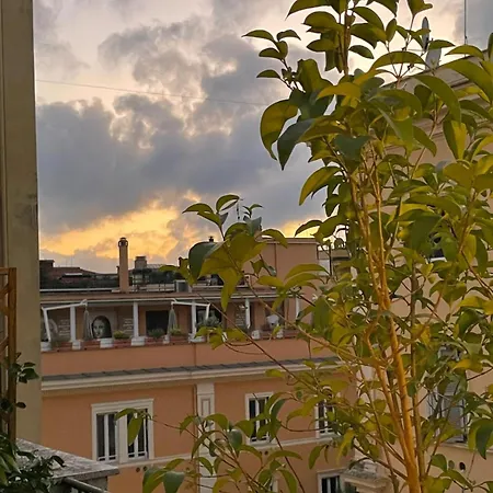 Terrace & 1930s Charm - Vatican Walk