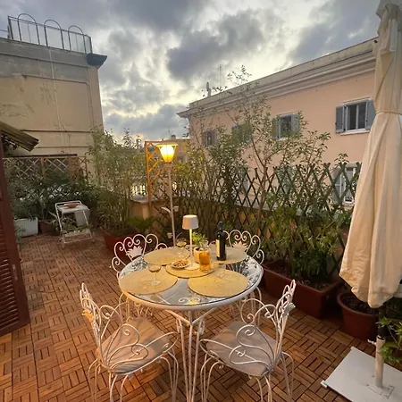 Terrace & 1930s Charm - Vatican Walk Rzym