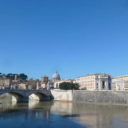 Terrace & 1930S Charm - Vatican Stroll Daire *