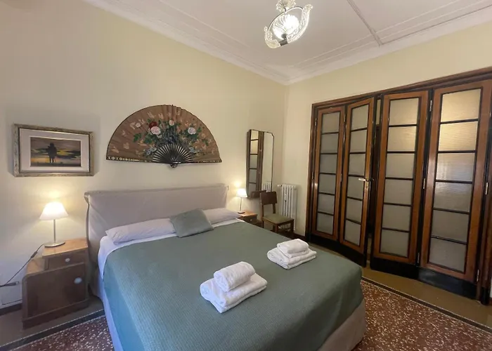 Terrace & 1930s Charm - Vatican Walk